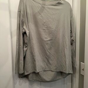 Women’s Lululemon back in action long sleeve tunic